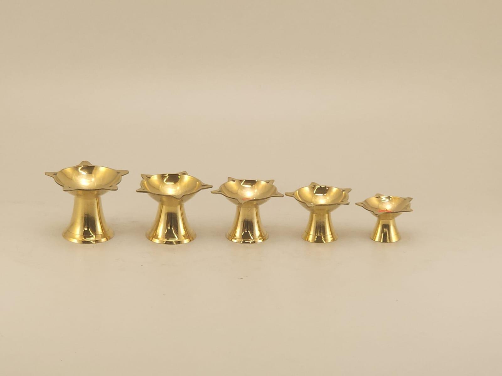 Star Edge Brass Diya Stand Set – Lotus Rim (Set of 5)